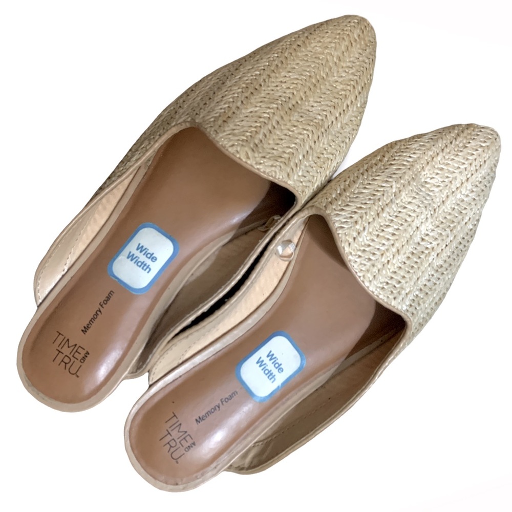 TIME and TRU MULE FLAT WOMENS SIZE 8 Wide width Memory Foam